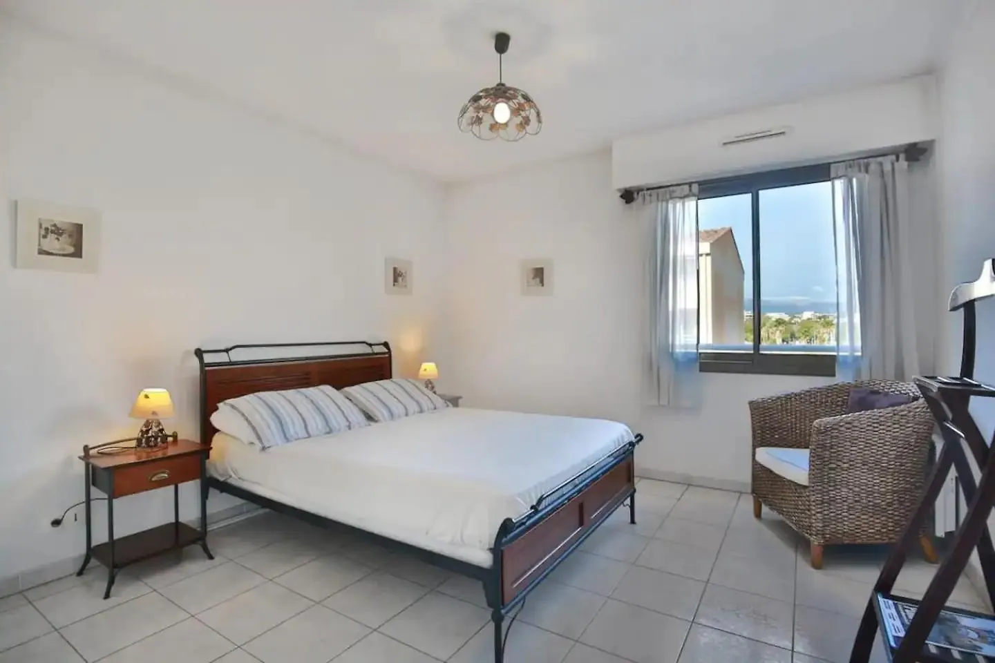 Charming Two-Bedroom Apartment With Balcony And Garage By The Marina Antibes