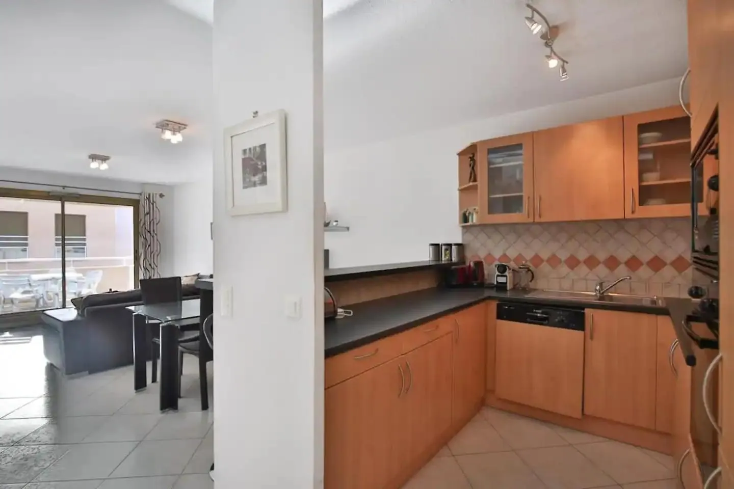 Charming Two-Bedroom Apartment With Balcony And Garage By The Marina Antibes