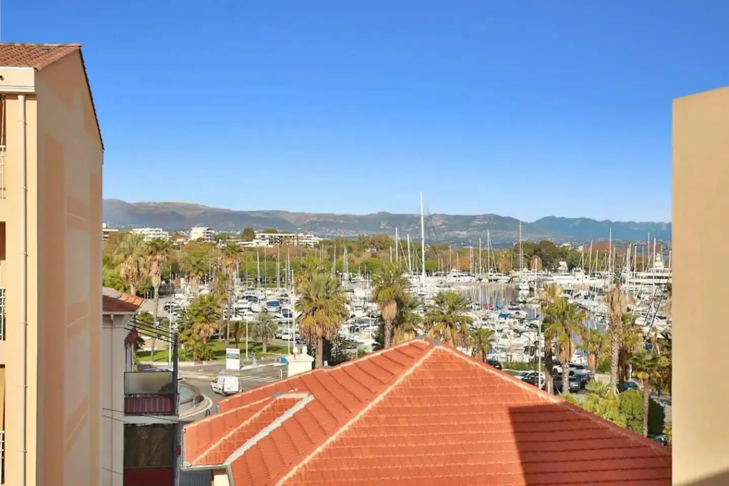 Charming Two-Bedroom Apartment With Balcony And Garage By The Marina Antibes France