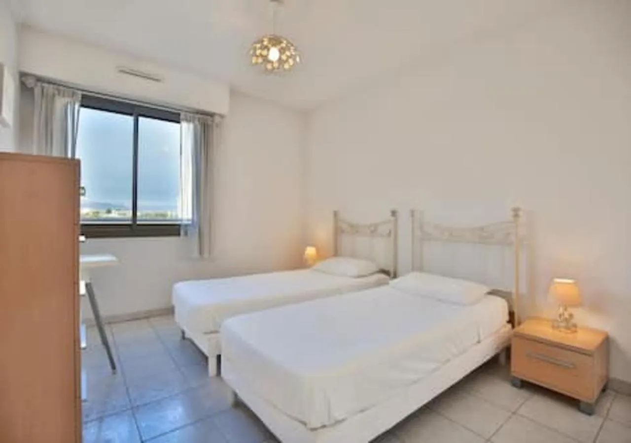 Charming Two-Bedroom Apartment With Balcony And Garage By The Marina Antibes