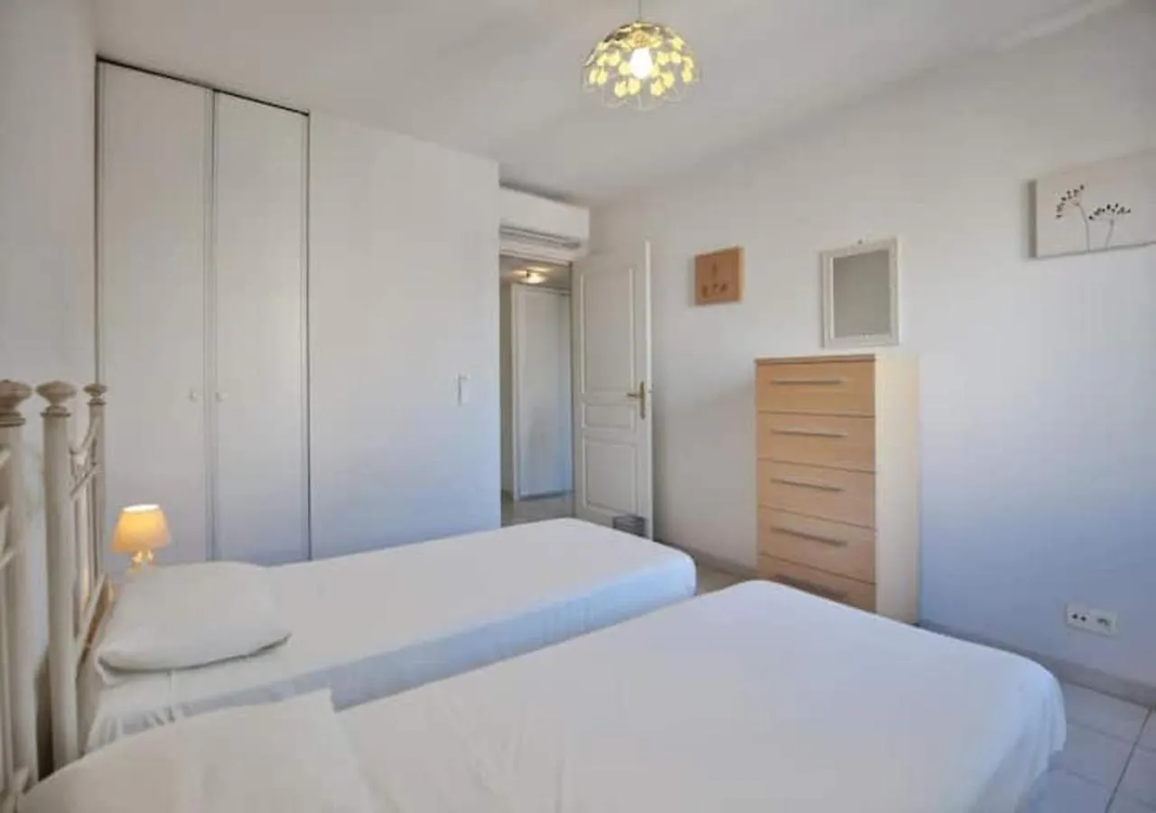 Charming Two-Bedroom Apartment With Balcony And Garage By The Marina Antibes 0*,
